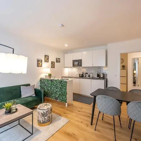 Modern City Center Apartment-2